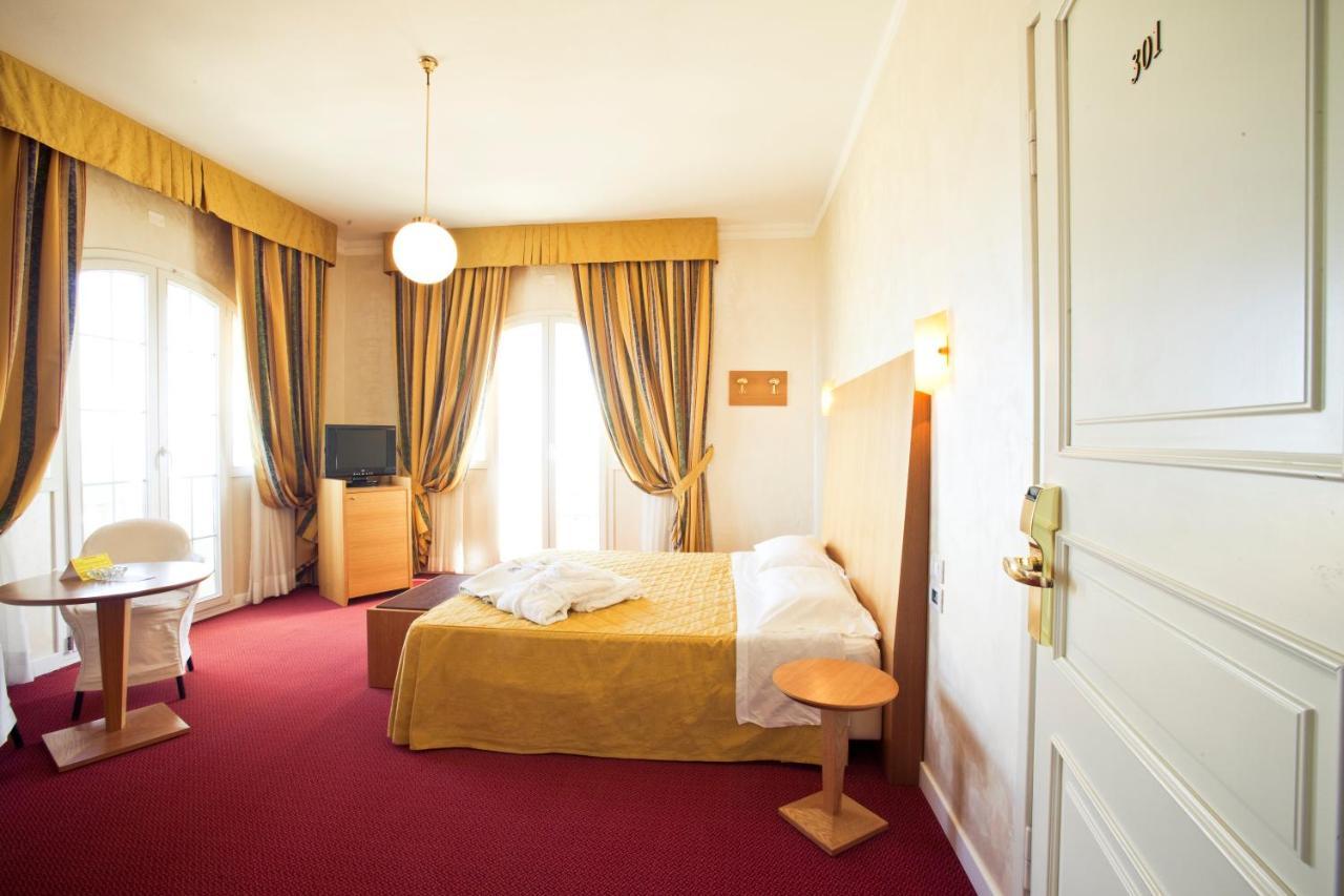 Grand Hotel Cesenatico Esterno foto