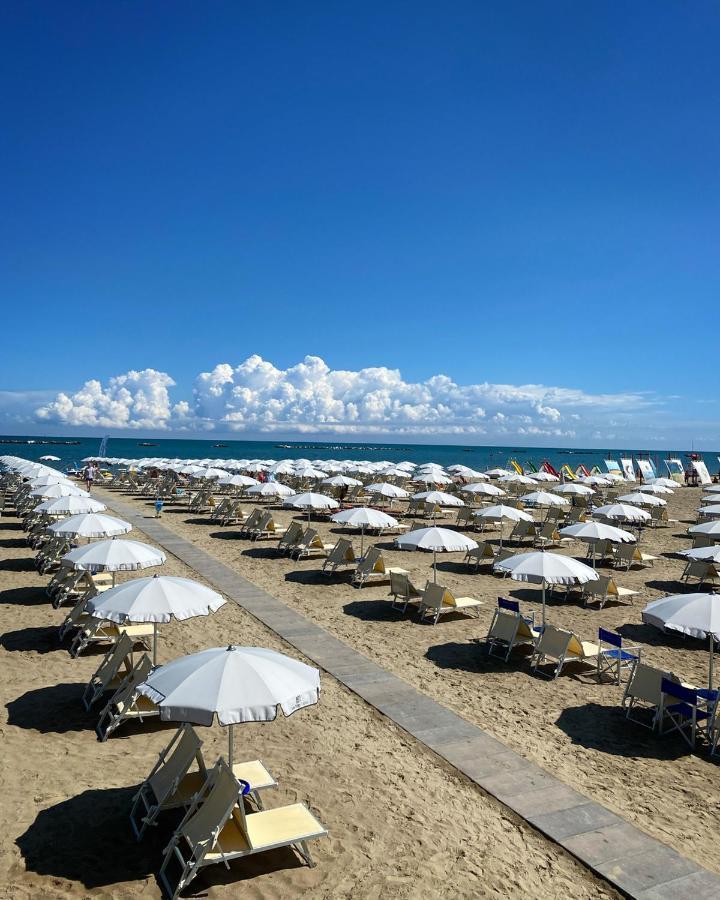 Grand Hotel Cesenatico Esterno foto